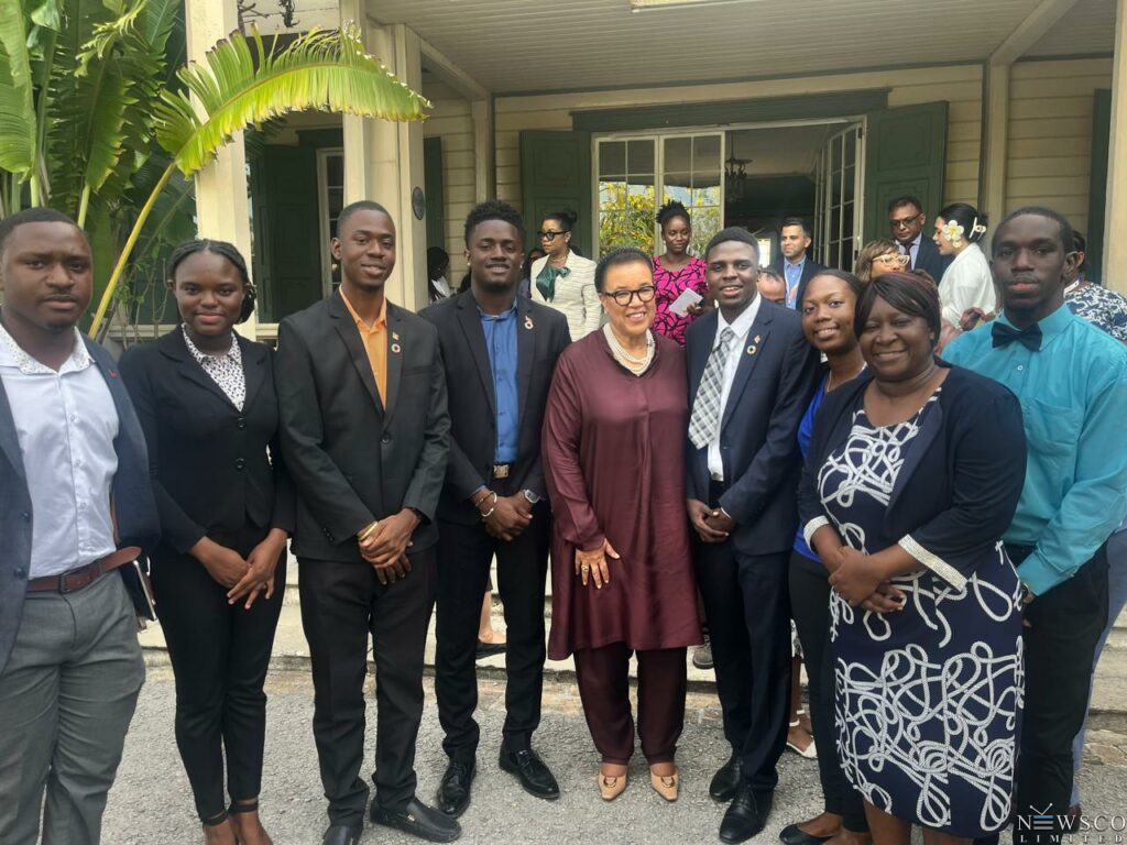 3 national youth ambassadors and volunteers commonwealth national youth delegate commonwealth secretary general and director of youth affairs dr jrucilla samuel
