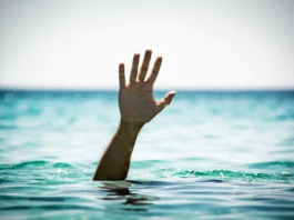 how do you know when someone is drowning